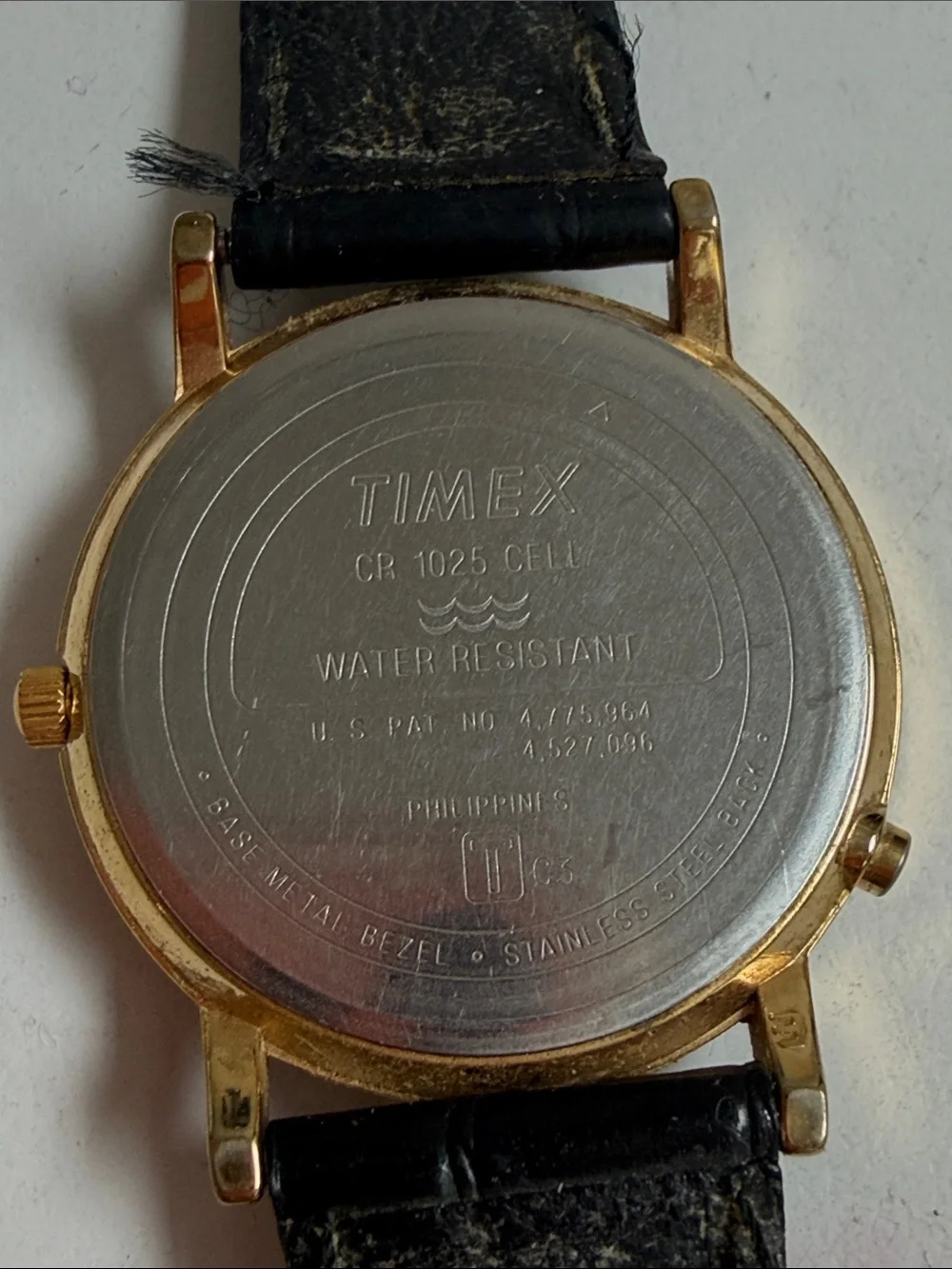 Vintage Timex Men's indiglo Watch Black Strap Gold Case White Dial needs battery